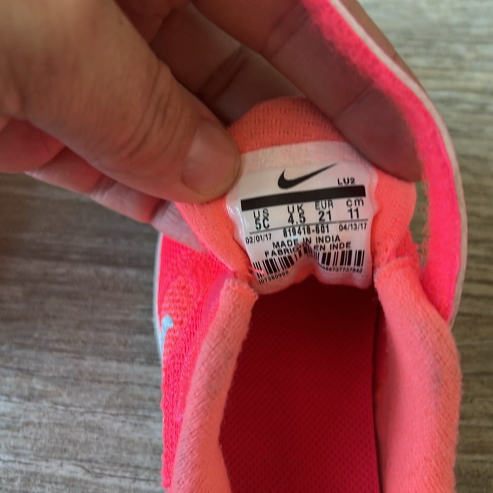 Toddler girl Nike shoes - Picture 7 of 7